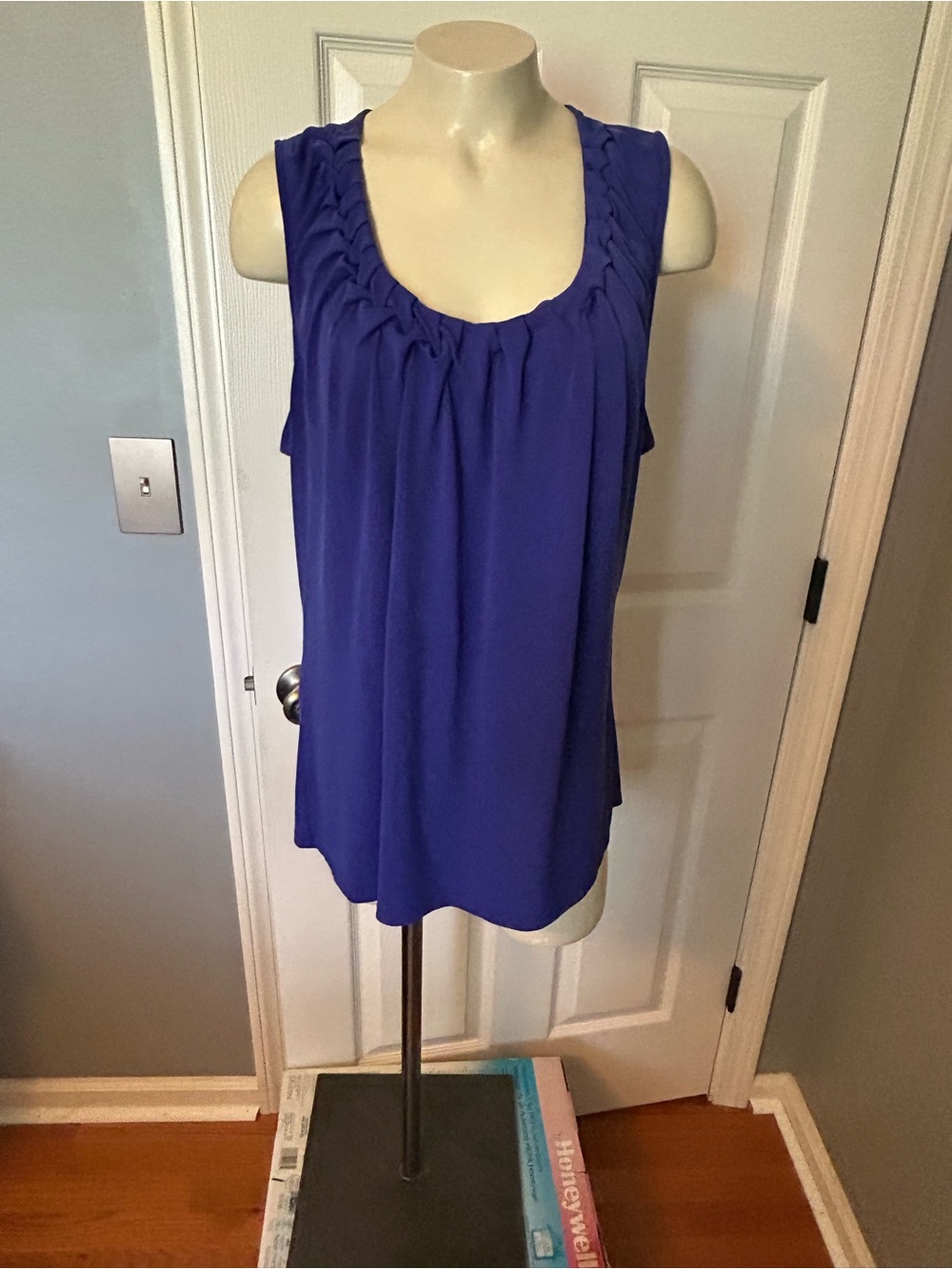 Jaclyn Smith Sleeveless Scoop Neck Tank in Cobalt